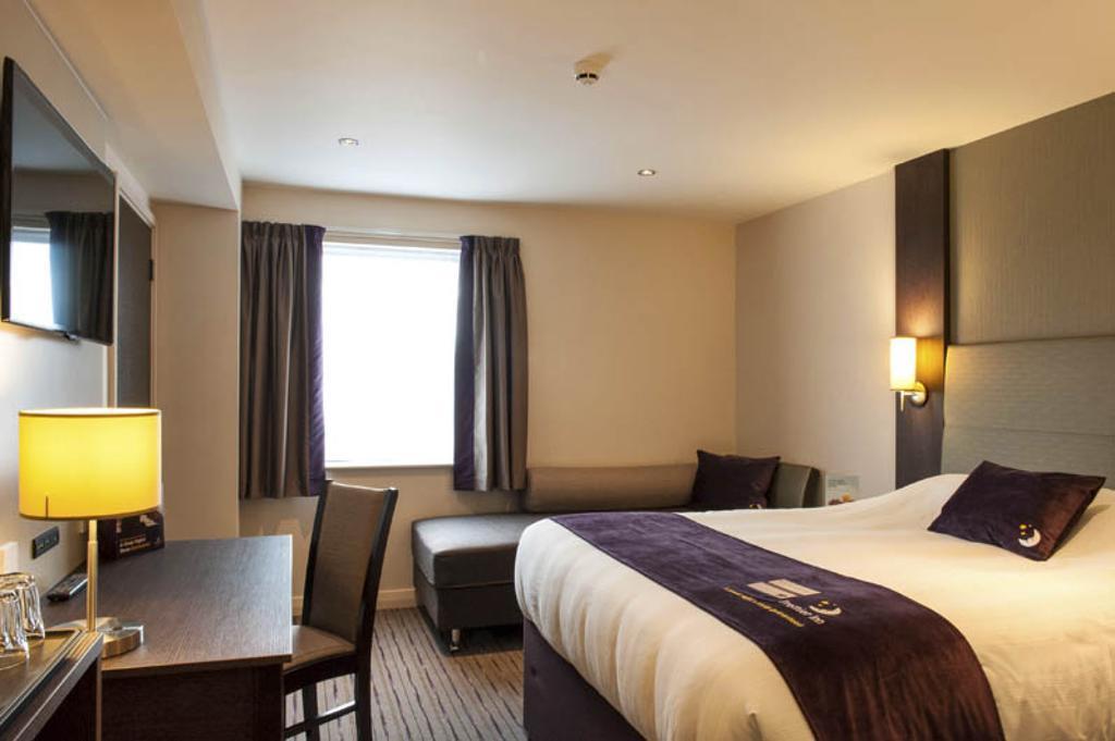 Premier Inn Peterborough - Ferry Meadows Exterior foto